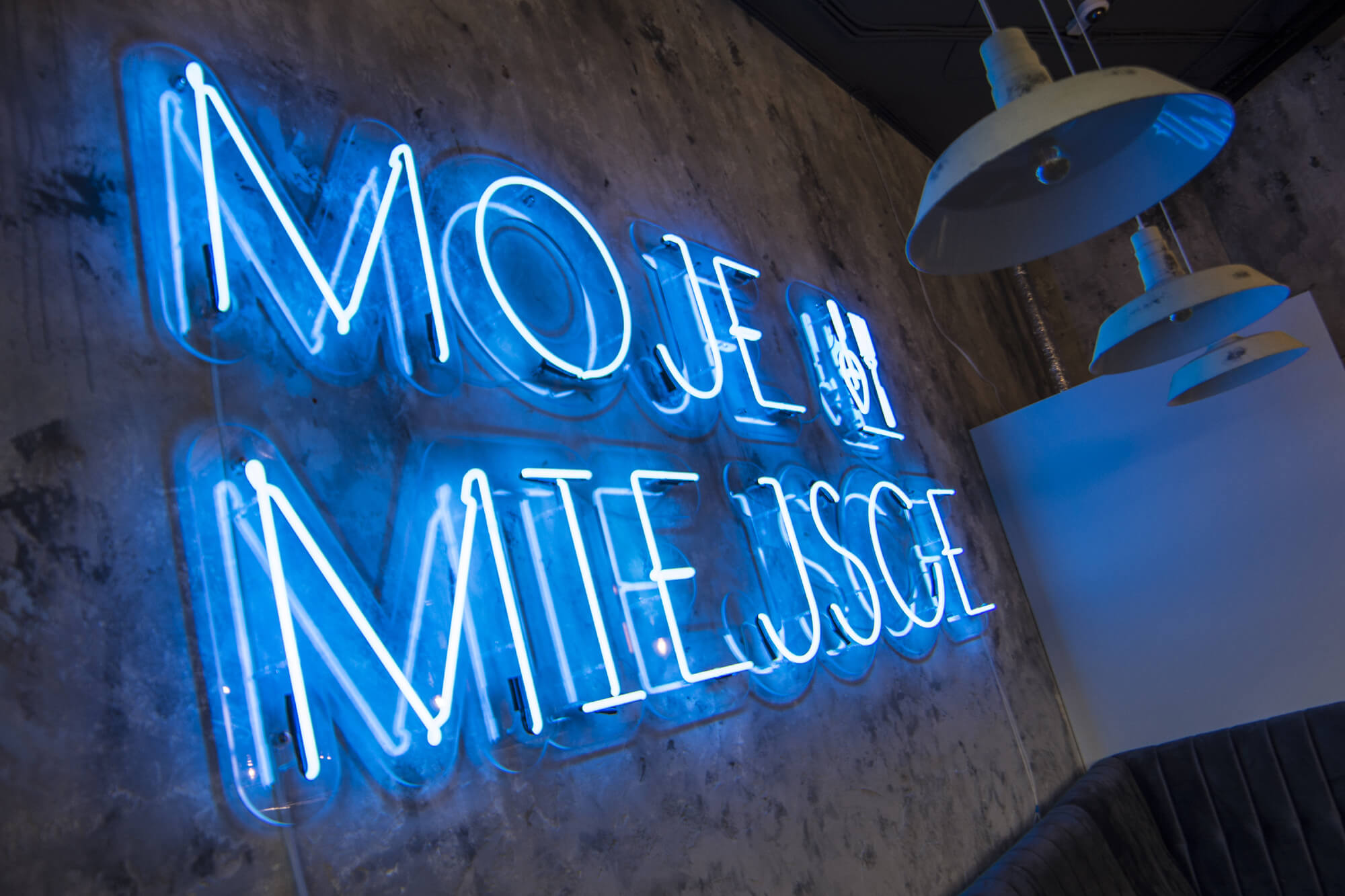 my-place-neon-light-on-on-a-concrete-wall-neon-interior-restaurant-advertising-with-neon-logo-advertising-neon-literal-lettering-neon-order